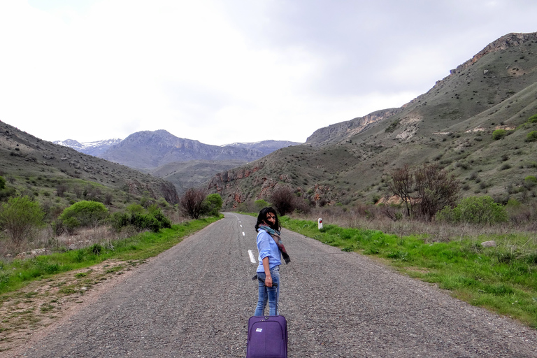 Excursión de un día a Khor Virap, la bodega Areni y el monasterio de Noravank