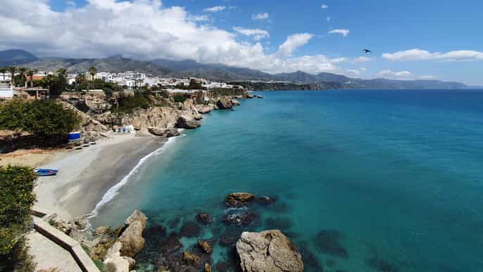 Desde Málaga: Excursión guiada de un día a los pueblos de Nerja y Frigiliana