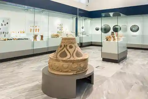 Ηeraklion Walking Tour with Archaeological Museum