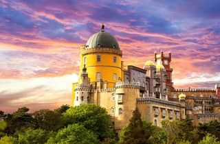 Lissabon: Sintra, Pena, Cabo da Roca, Regaleira & Cascais Tour mit Abholung