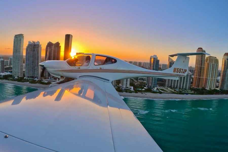 Fort Lauderdale: Private Luxury Airplane Tour mit Champagner. Foto: GetYourGuide