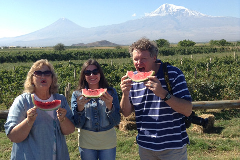 Van Yerevan: berg Ararat kloosters en wijnmakerij TourZie kloosters en oudste wijnmakerij ter wereld