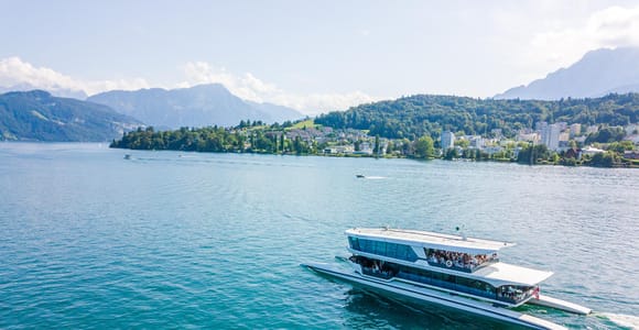 Luzern: Rundfahrt mit dem Katamaran auf dem Vierwaldstättersee