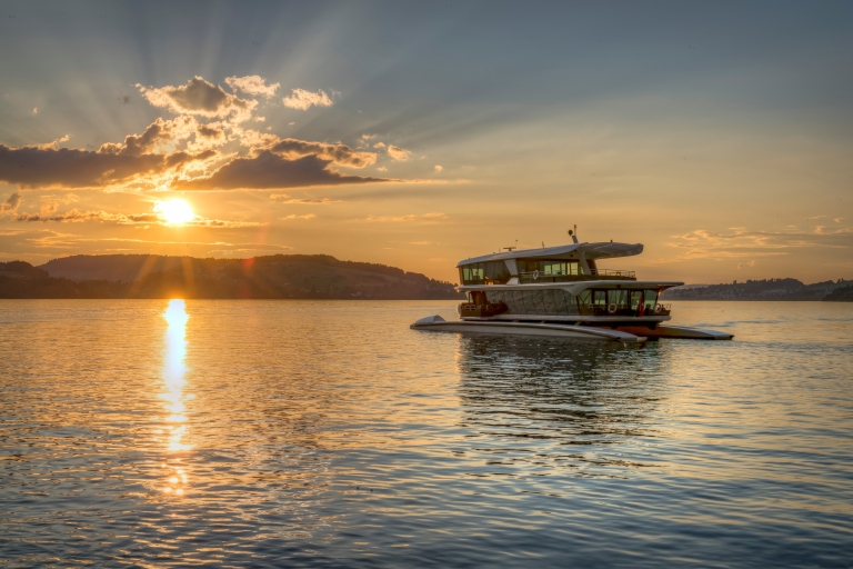 1-godzinny rejs katamaranem po Jeziorze Czterech Kantonów