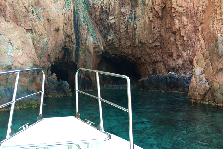 Cargèse: Calanques de Piana Capo Rosso Passeio de barco semirrígidoCargèse: passeio de barco semi-rígido Calanques de Piana Capo Rosso