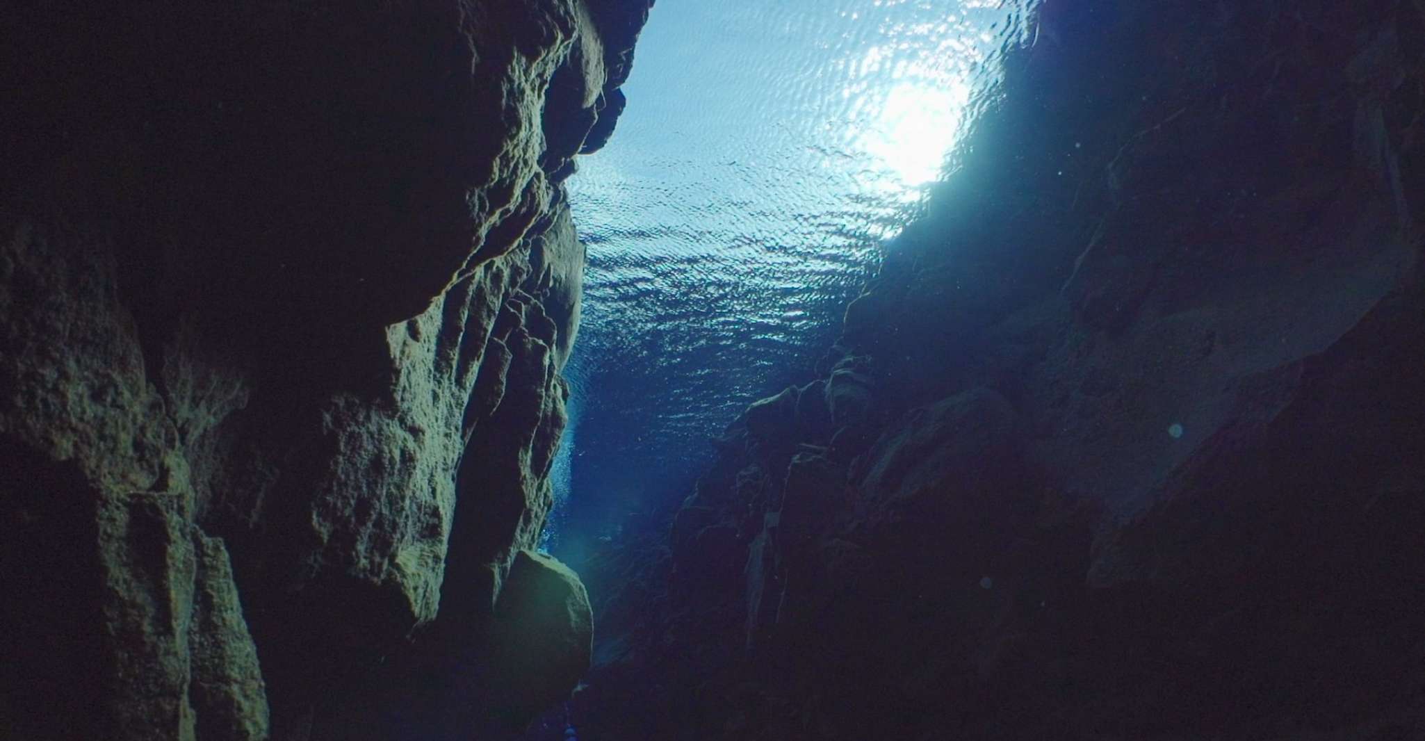 Silfra, Diving Between Tectonic Plates - Housity