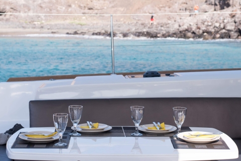 Fuerteventura: croisière en catamaran de luxe magique en petit groupeCroisière d'une journée avec lieu de rendez-vous
