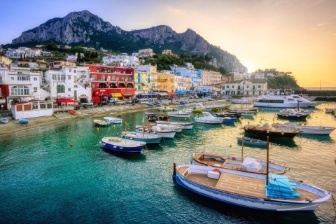 Capri: Ganztägige Tour mit Sessellift und Segelbootfahrt