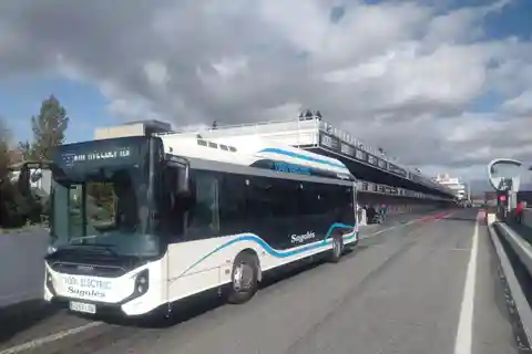 Girona Airport: Bus Transfer to/from Figueras Station