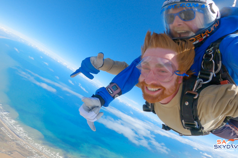 Adelaide: Tandem Skydiving Adventure over Goolwa 9,000ft over Goolwa