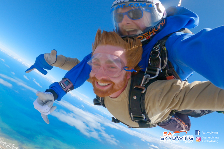 Adelaide: Tandem Skydiving Adventure over Goolwa12,000ft over Goolwa