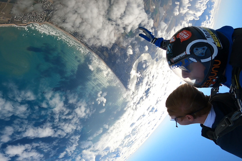 Adelaide: tandem-skydiving-avontuur boven Goolwa15.000 voet boven Goolwa