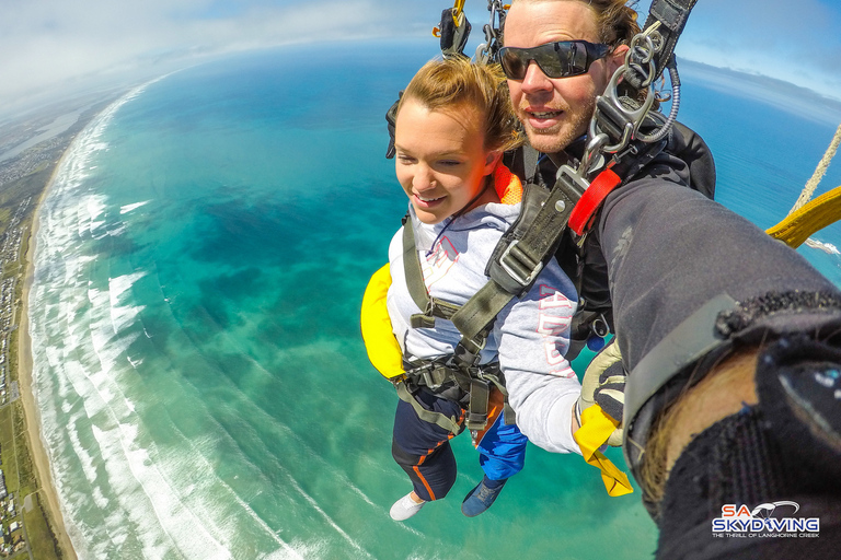 Adélaïde : Aventure en parachute en tandem au-dessus de Goolwa9 000ft au-dessus de Goolwa