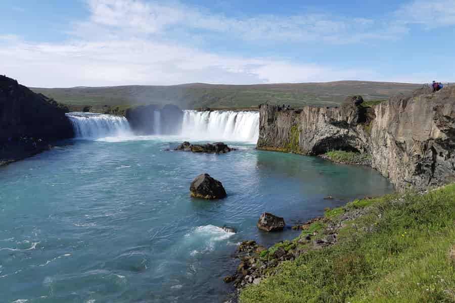Von Akureyri: Godafoss und der See Myvatn. Foto: GetYourGuide Von Akureyri: Godafoss und der See Myvatn. Foto: GetYourGuide