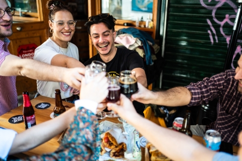 Ateny: piesza wycieczka z przewodnikiem po piwie rzemieślniczym i ulicznym jedzeniu