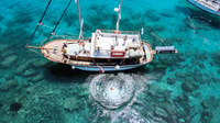 Hersonisos, bateau en bateau avec des arrêts de natation et un déjeuner - Housity
