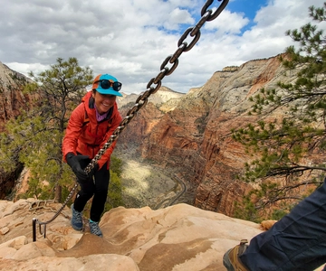 Springdale: Angels Landing Summit Guided Hike with Permit
