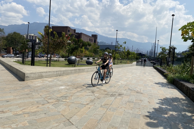 E-Bike City Tour Medellin with Local beer and Snacks