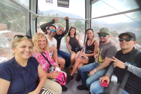 City Tour Medellin z Chivą lub vanem tematycznymCity Tour Medellin z Chivą lub tematyczną furgonetką