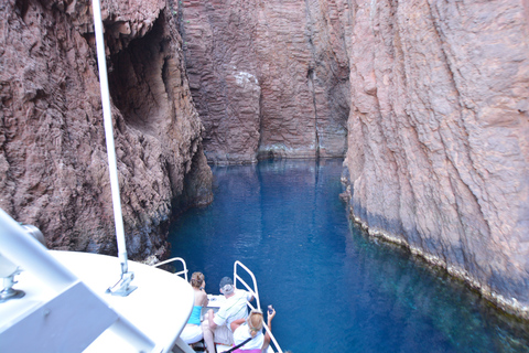 Cargèse: Passeio de barco por Scandola e Piana com parada em Girolata