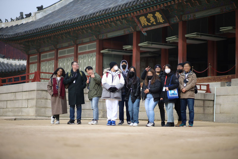 Seul: Tour di mezza giornata del palazzo di GyeongbokgungSeoul: tour a piedi della storia del Palazzo Gyeongbokgung