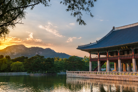 Seul: Tour di mezza giornata del palazzo di GyeongbokgungSeoul: tour a piedi della storia del Palazzo Gyeongbokgung