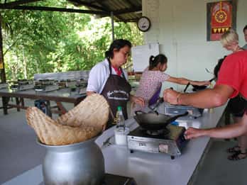 Krabi: Evening Thai Cooking Class at Ya's Cookery