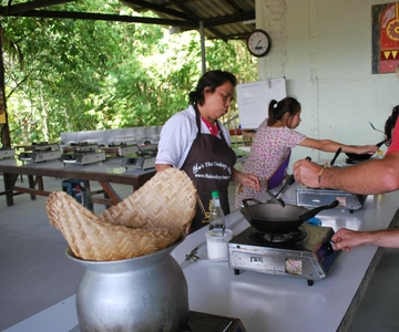Krabi: Evening Thai Cooking Class at Ya's Cookery