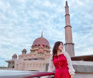 Kuala Lumpur: Putrajaya Tour with Pink Mosque & River Cruise