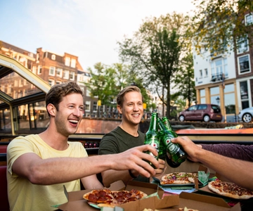 Amsterdam: Evening Canal Cruise with Pizza and Drinks