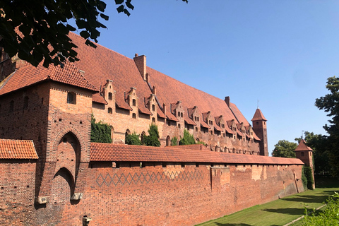 Gdansk: Malbork Castle & Westerplatte Tour met lokale lunchMalbork Castle: Tour met traditionele lunch