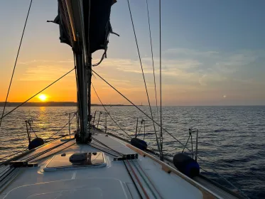 Palermo: Segelboottour bei Sonnenuntergang mit Aperitif