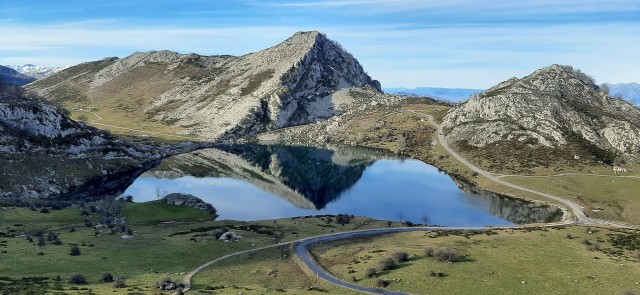 Visit Cangas de Onís Lakes of Covadonga Guided Tour in Bulnes