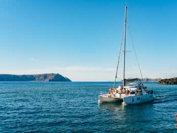 Santorini: tour privado en catamarán con comida de barbacoa y bebidas