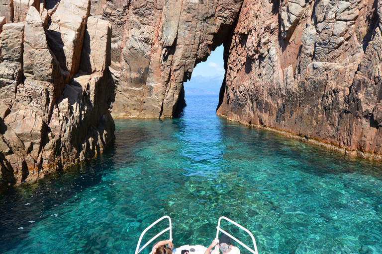 Cargèse : Scandola, Girolata et Piana : tour en bateau l'après-midiCargèse : Scandola, Girolata et Piana : visite en bateau l'après-midi