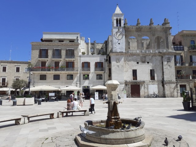 Visit Bari Harbor to Old City Highlights Walking Tour in Puglia