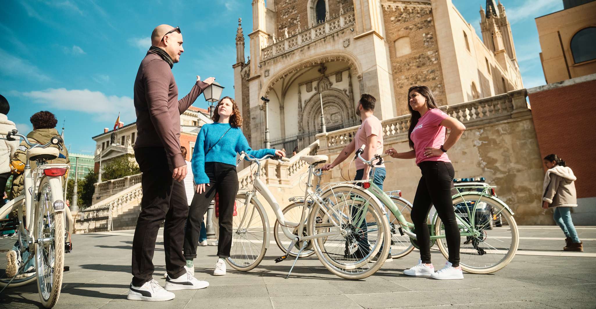 Madrid: City Highlights Guided Vintage Bike Tour