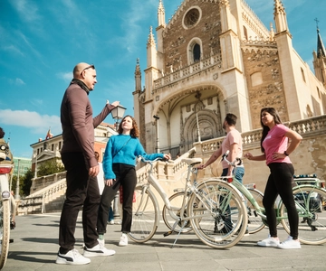 Madrid: Highlights Guided Vintage Bike Tour and Tapas Option
