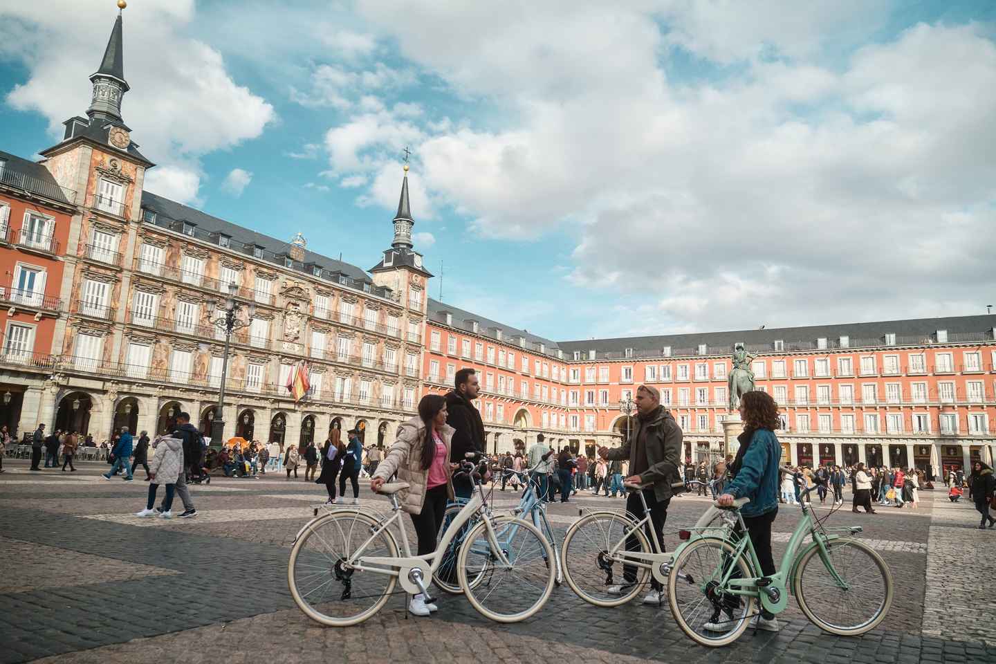 Madrid: Highlights Guided Vintage Bike Tour and Tapas Option