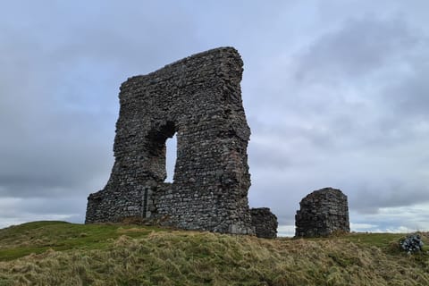 From Aberdeen: Dunnideer Castle, Heritage and Folklore Tour