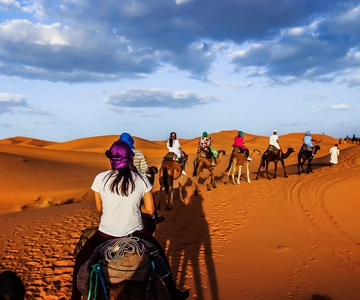 De Fez: Excursão de 2 dias ao deserto do Saara com estadia no acampamento de Merzouga