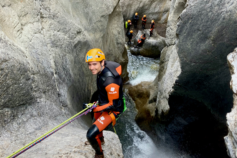 Banff : Excursion d'une demi-journée pour les débutants en canyoning