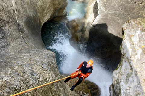 Banff: tour di mezza giornata di canyoning per principianti