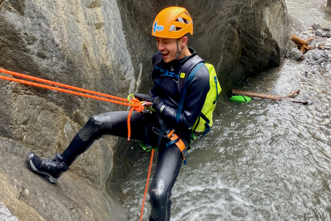 Banff: Canyoning-tour van een halve dag voor beginners