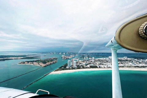 Miami: 60-Minute Private Romantic Flight Tour with champagne