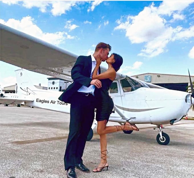 Miami: Romantic 50-Minute Private Flight Tour with Champagne