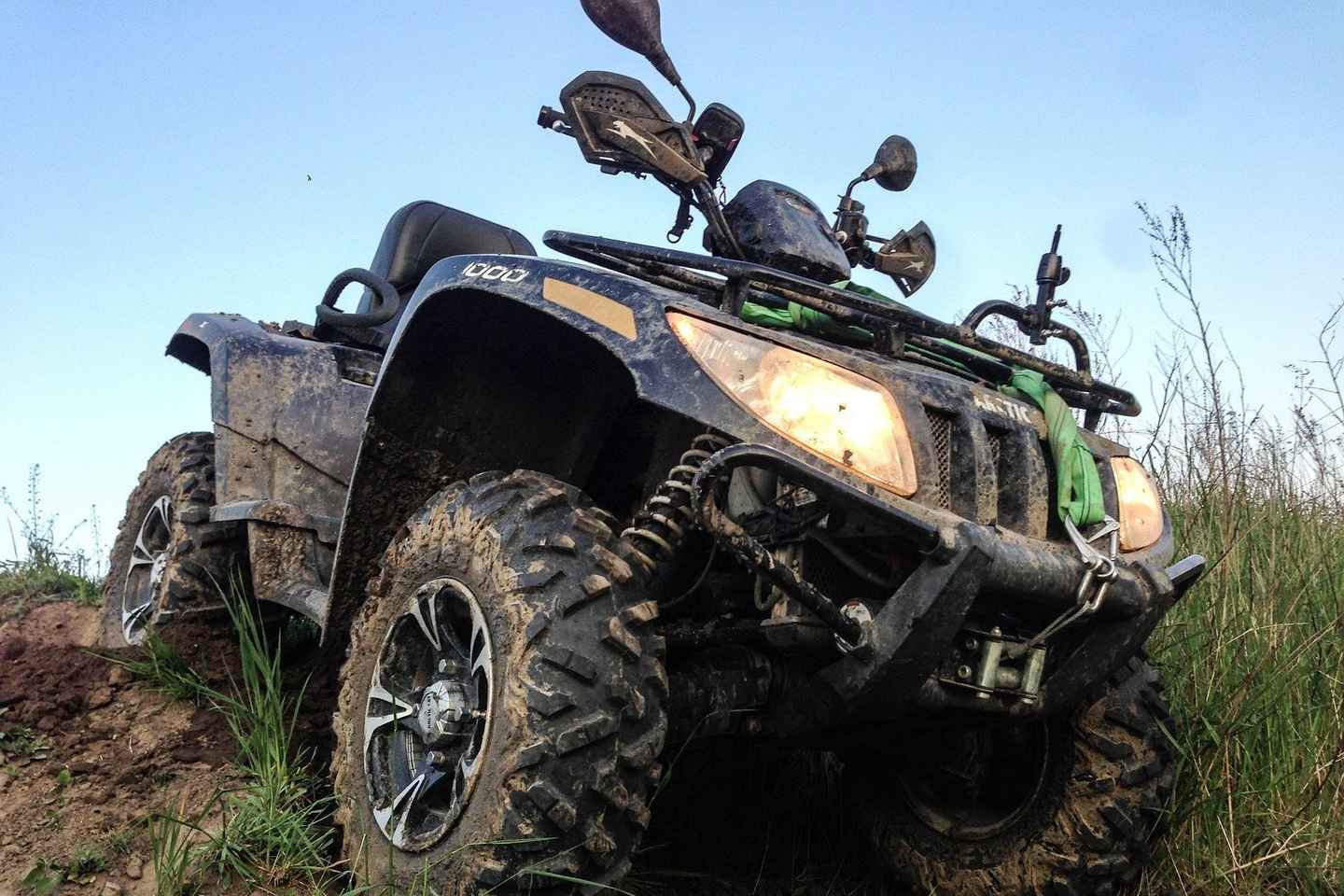 「ドゥラス発!ATV冒険ツアー&ランチ付き」