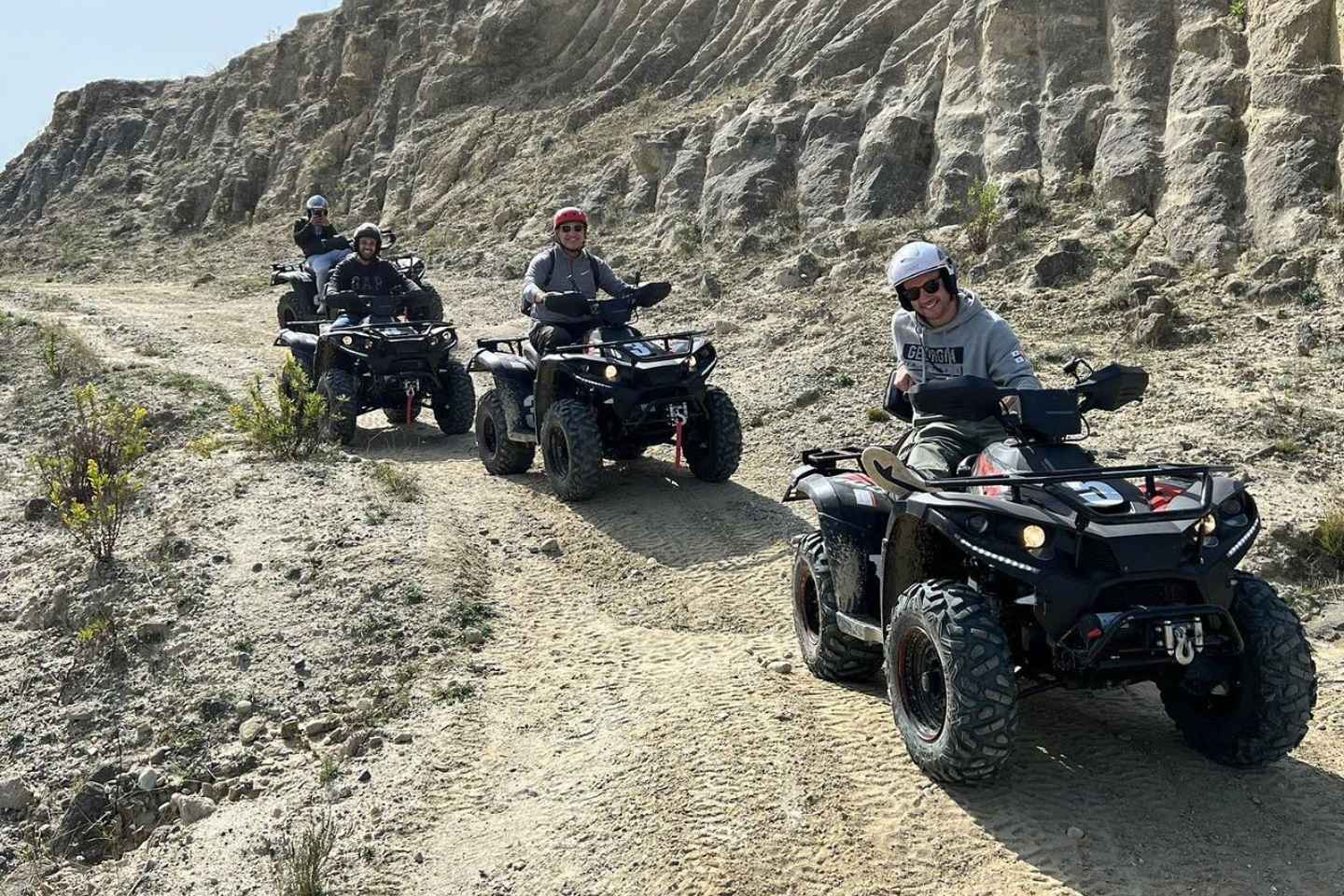 「ドゥラス発!ATV冒険ツアー&ランチ付き」