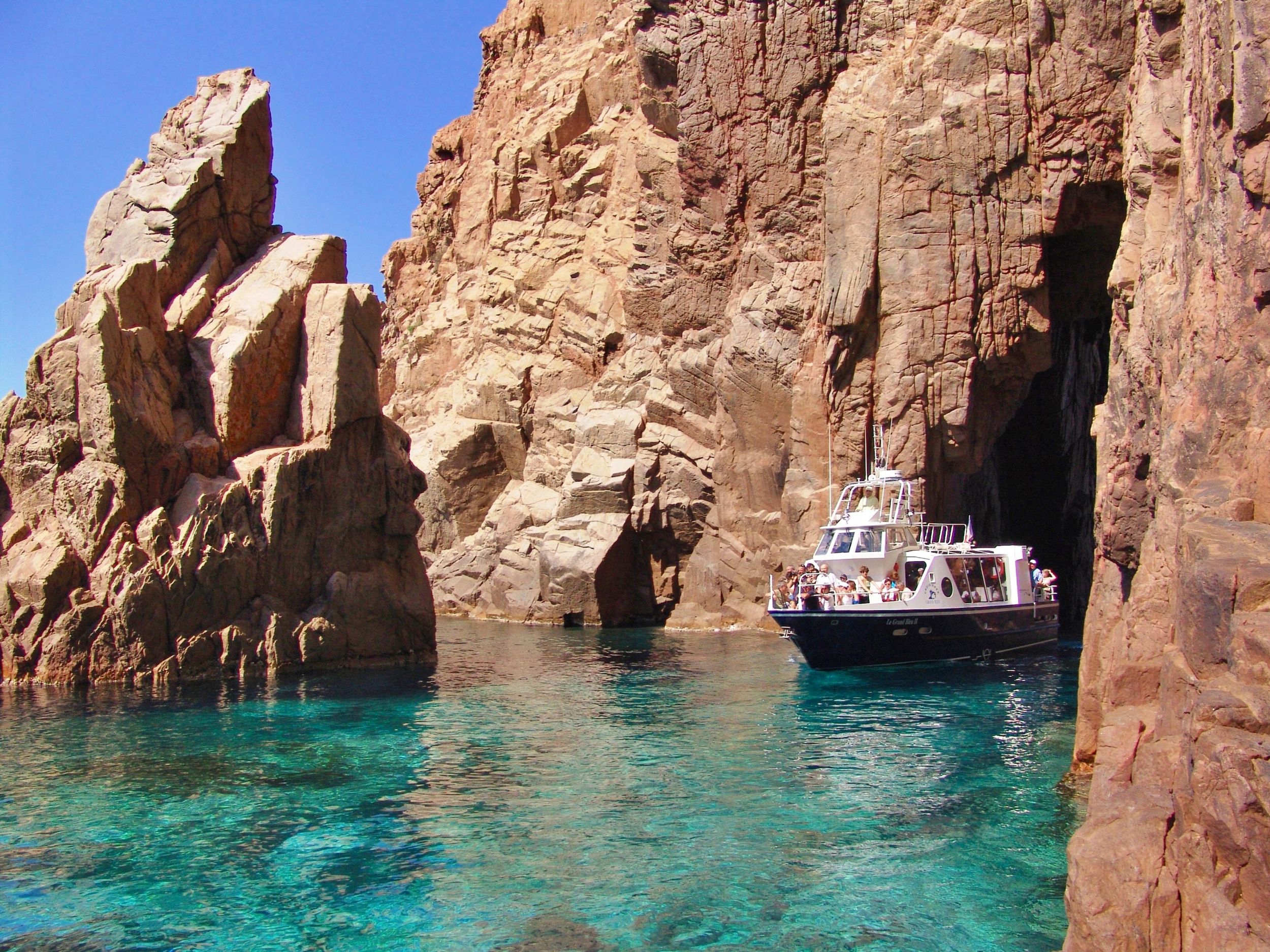 Cargèse: Calanques von Piana auf einem Familienboot