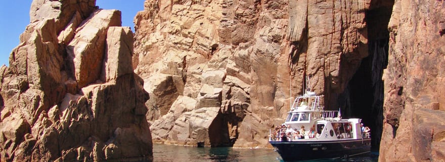 Cargèse : les calanques de Piana sur un bateau familial